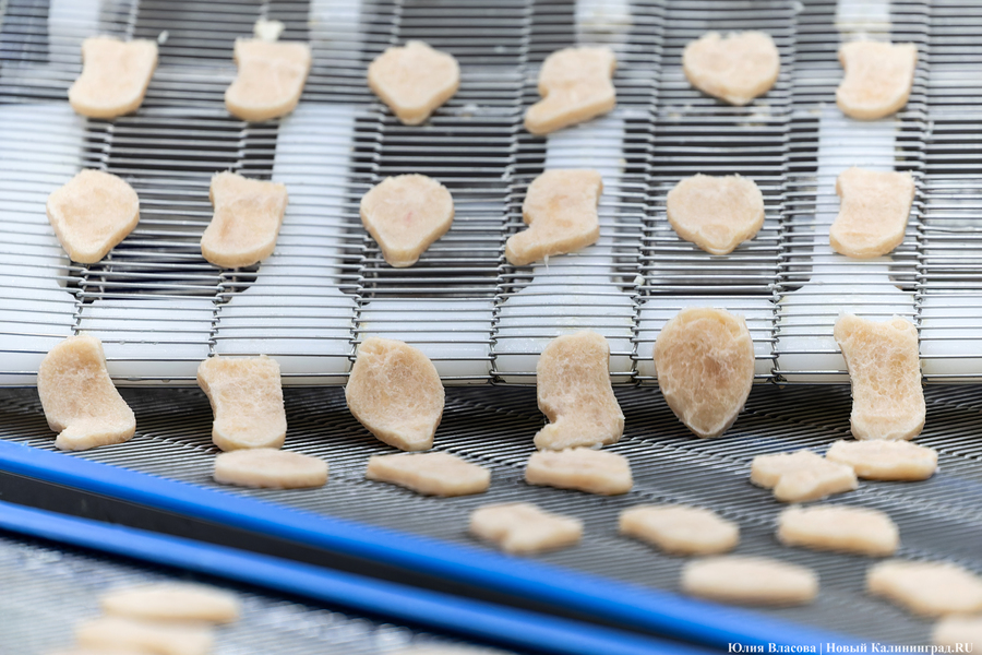 С конвейера — в общепит: как производят наггетсы в Калининграде