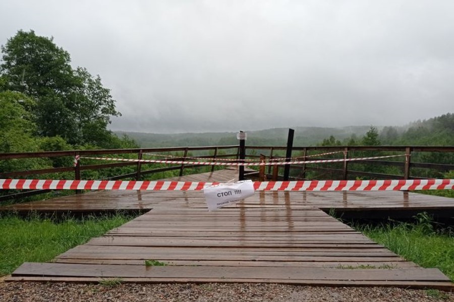 У Краснолесья провалилась смотровая площадка, пострадали люди