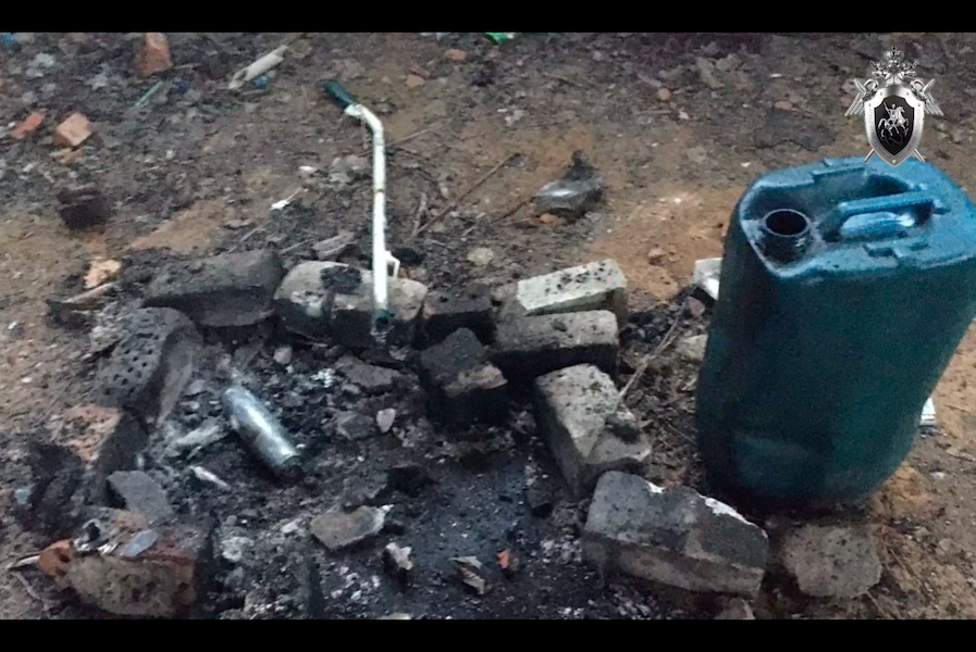 В Светлом двое школьников взорвали в костре баллончик и получили травмы (видео)