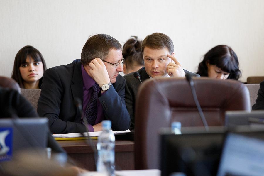 Горвласти не знают, кто будет платить за ремонт фасадов на Ленпроспекте