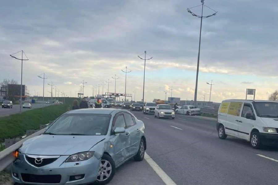 Автомобилисты опубликовали видео массового ДТП с пострадавшим на Северном обходе (видео)