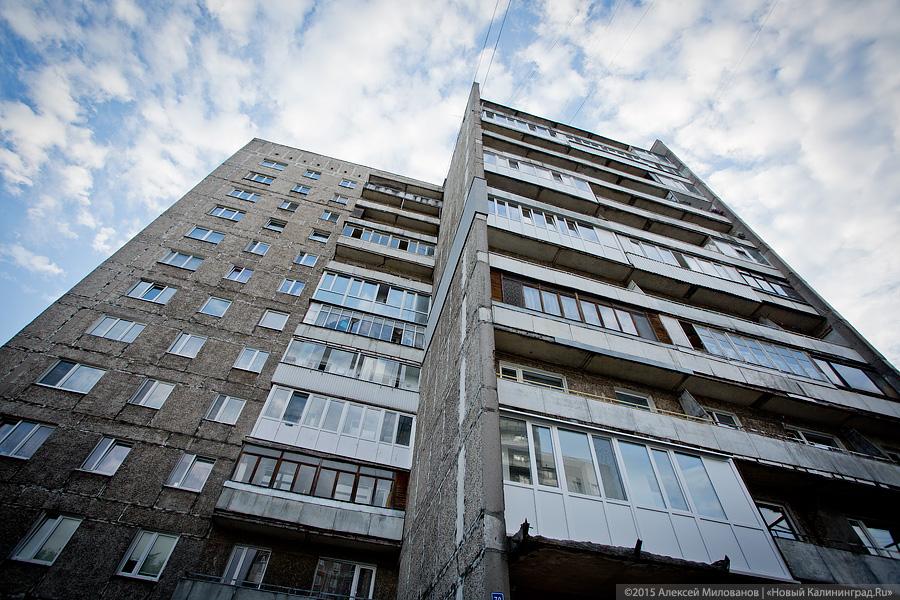 Жильцы накренившегося дома на Московском проспекте начали переезжать