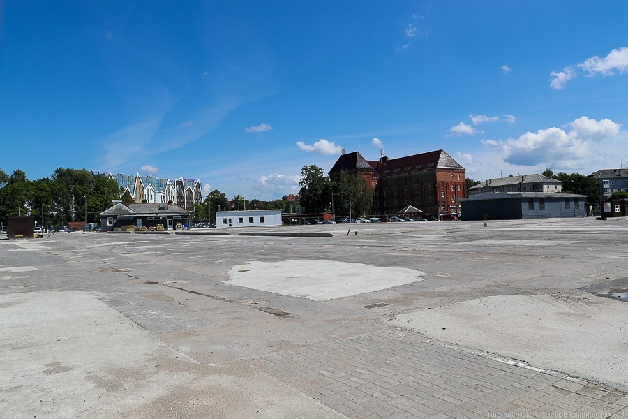 «Посмотри в моё окно»: что помешало обустроить сквер на месте вещевого рынка