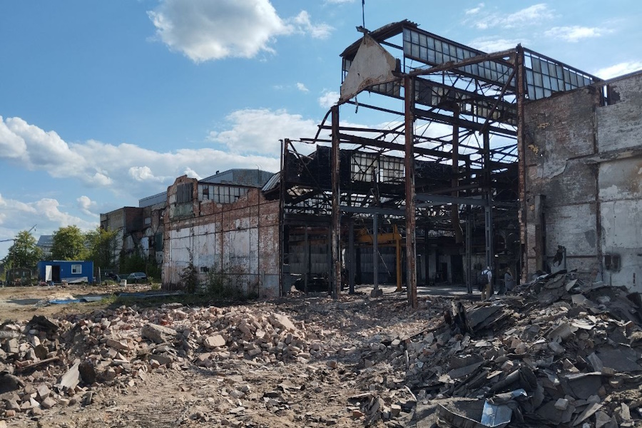 Снос трудовой истории города: кто и зачем разрушает калининградский Вагонзавод (фото) (видео)