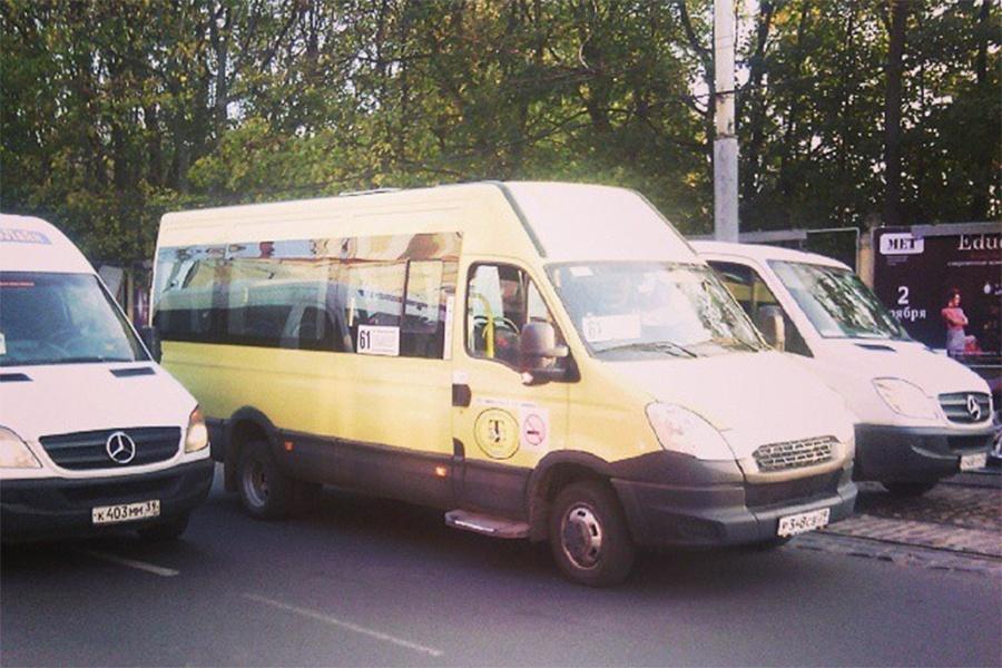 В центре Калининграда столкнулись маршрутки №№ 61 и 82 (фото)