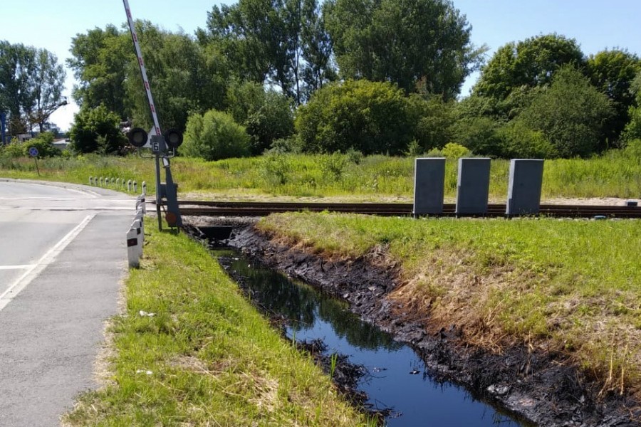 Балтфлот разбирается с ручьем мазута в Балтийске после письма экоактивистов Шойгу