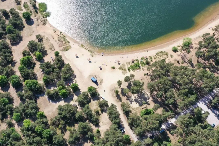 В Калининграде объявили конкурс на размещение летних кафе у озер