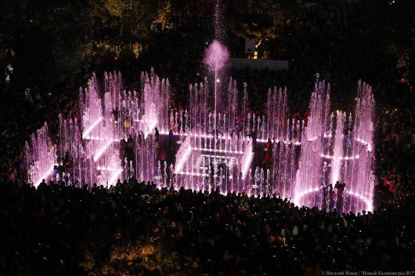 В Калининграде открыт сезон светомузыкальных представлений фонтана (фото)
