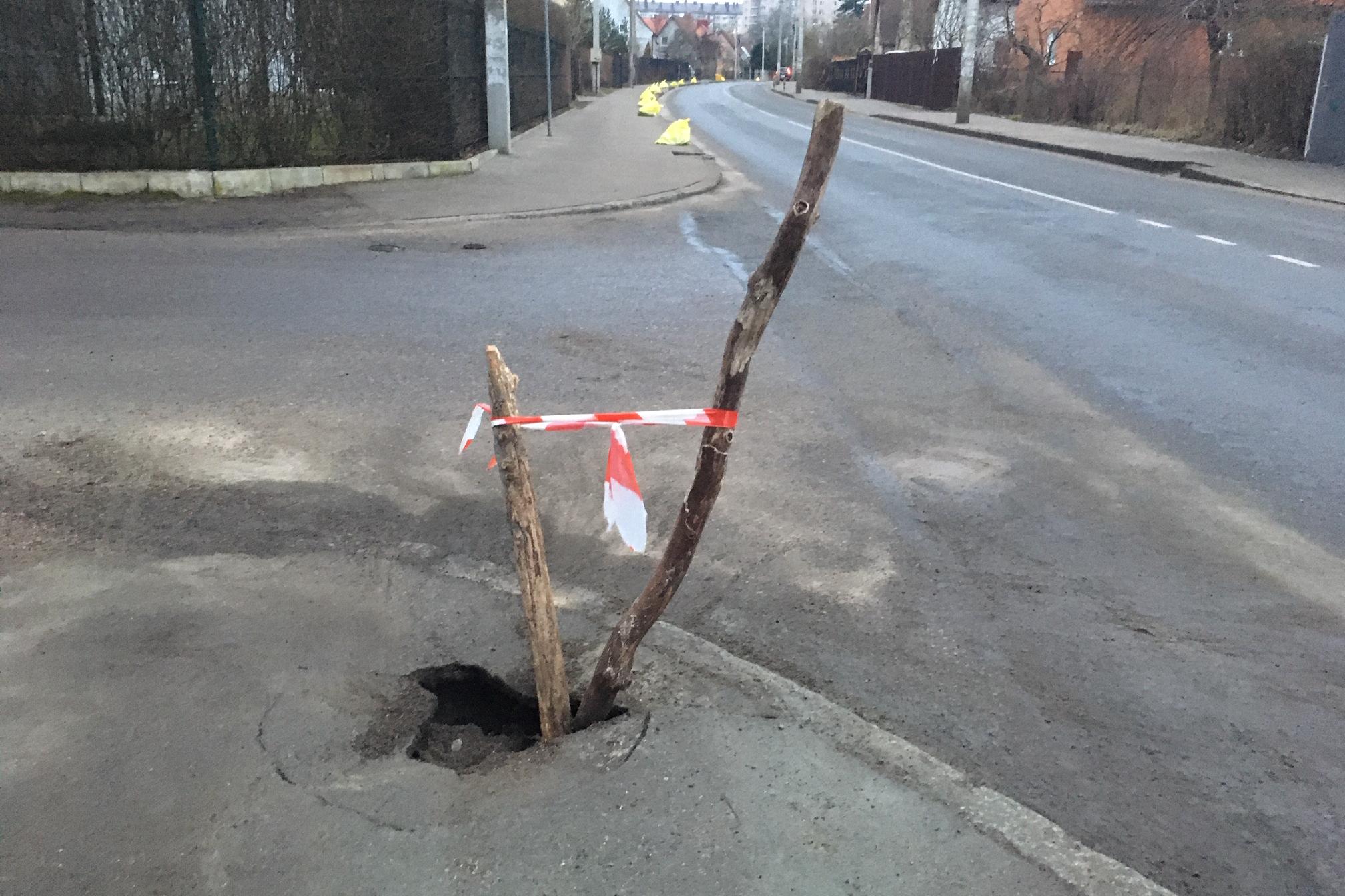 На тротуаре отремонтированной 2,5 года назад ул. Герцена провалился асфальт