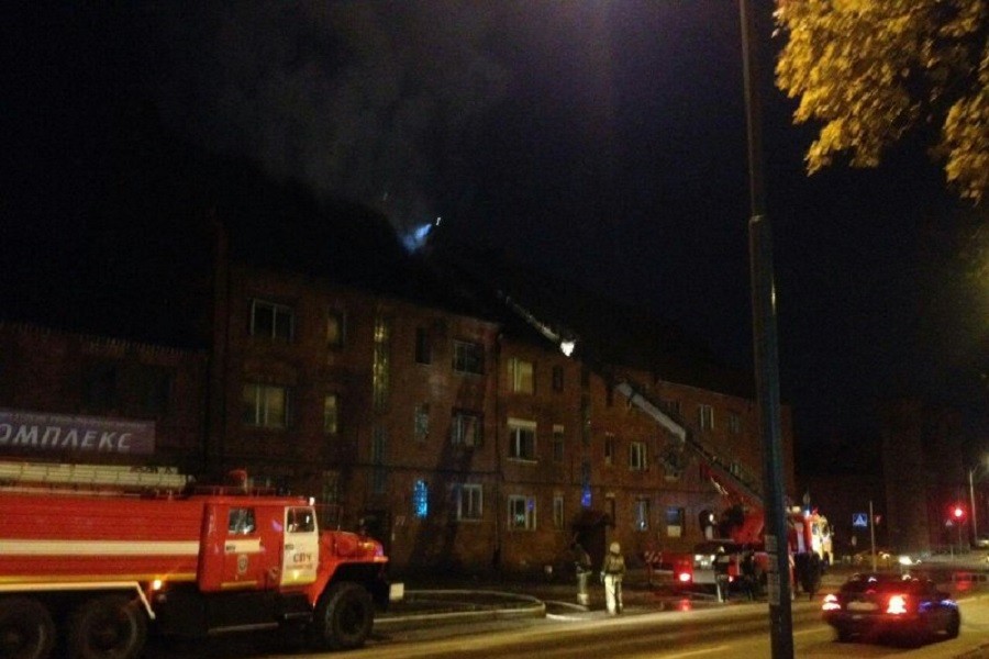 В историческом здании на Литовском валу сгорела крыша на площади 100 «квадратов»