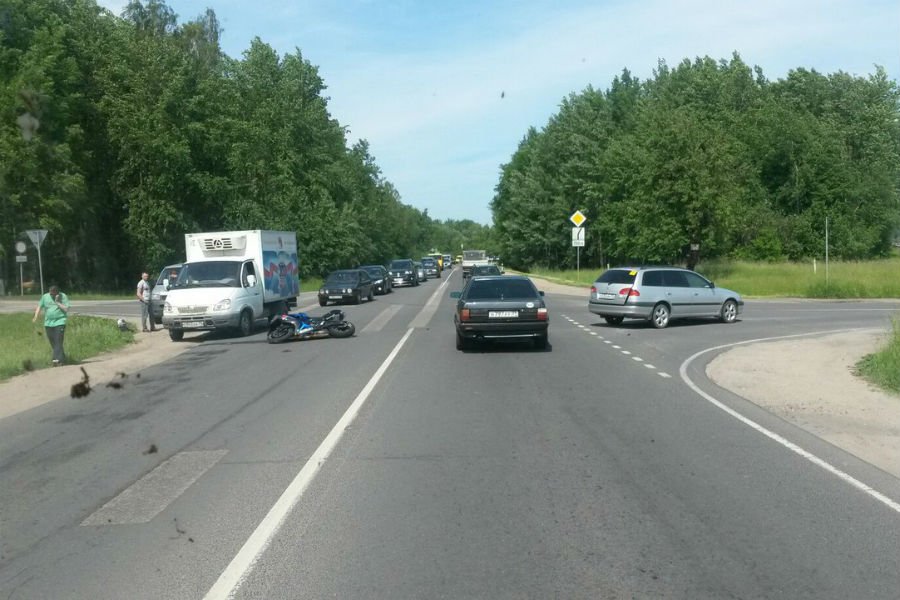 Очевидцы: на Советском проспекте сбили мотоциклиста (фото)
