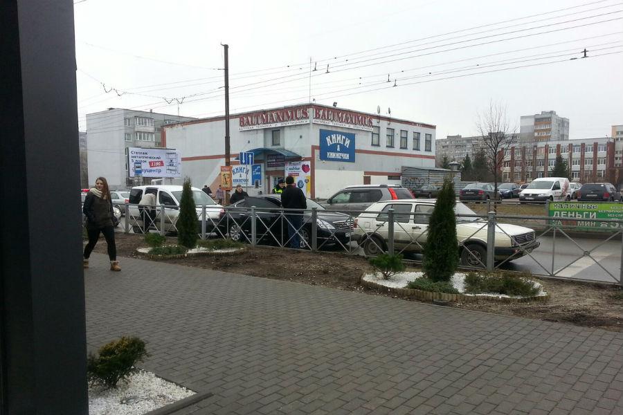 На ул. Шевцовой столкнулись три авто (фото)