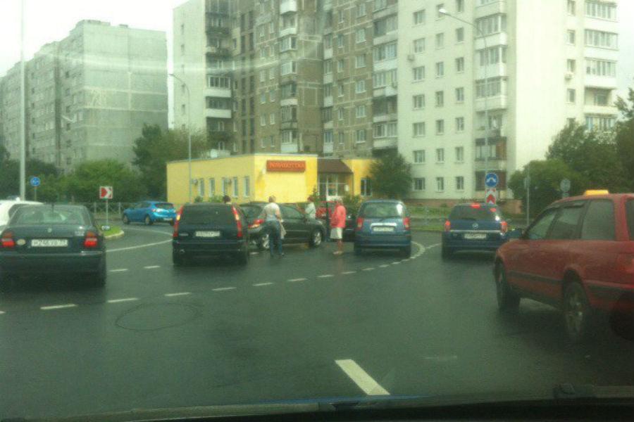 На улице Гайдара столкнулись три авто (фото)