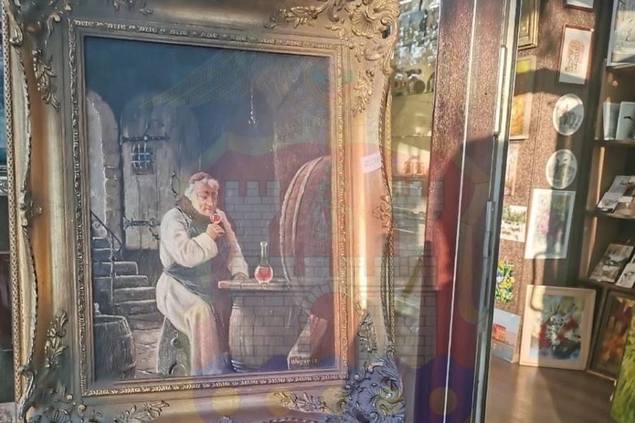 Прохожий украл картину, выставленную на пороге художественной галереи в Калининграде (фото)