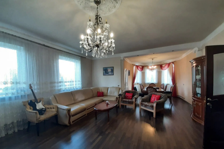 От бассейна до крольчатника: топ-5 дорогих домов в Правдинском округе (фото)