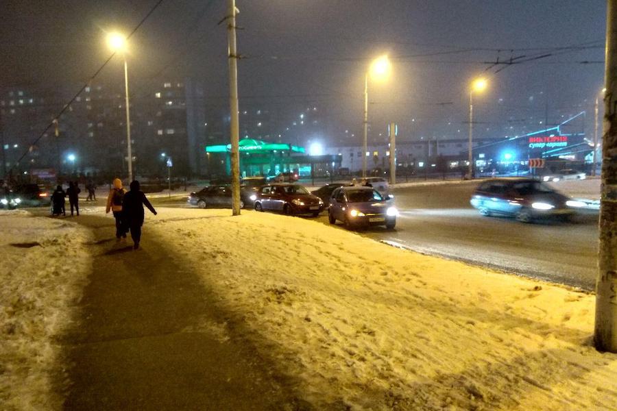 Движение по Горького затруднено из-за аварии на кольце (фото)