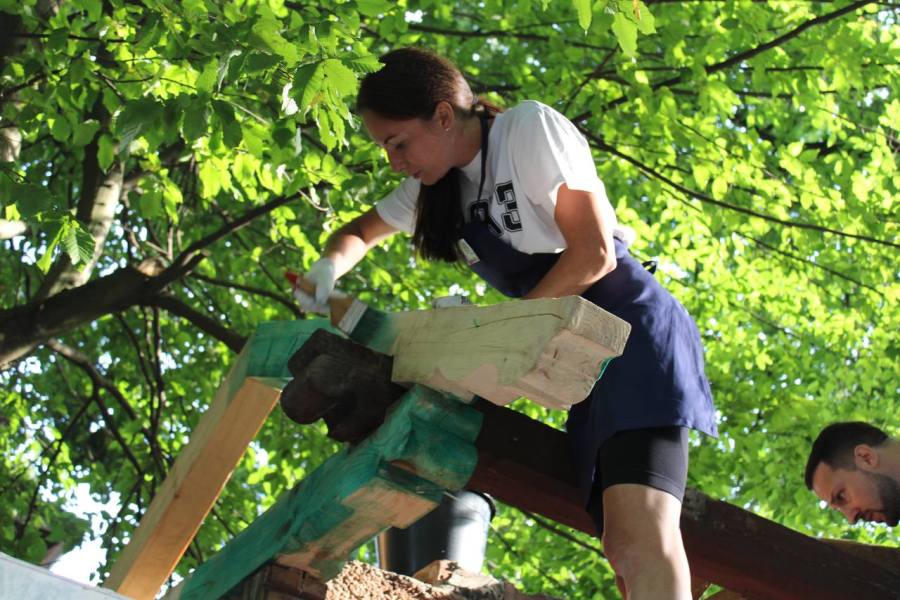 В Калининграде волонтеры «Том Сойер феста» восстанавливают арку на улице Чапаева