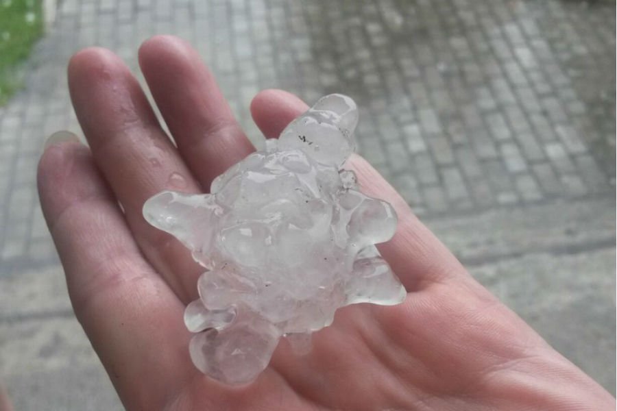 В Мамоново выпал град с мячик для настольного тенниса (фото)