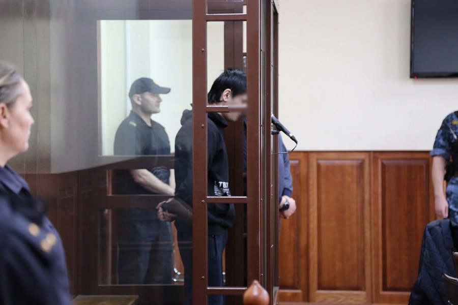 Суд отправил в колонию работника конного клуба за попытку похищения несовершеннолетней