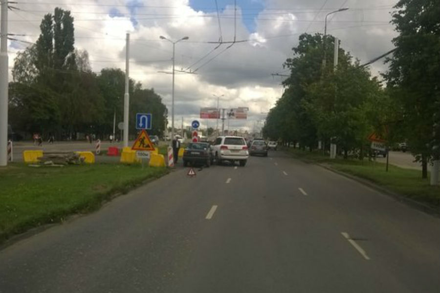 Из-за ДТП на Московском проспекте затруднено движение (фото)