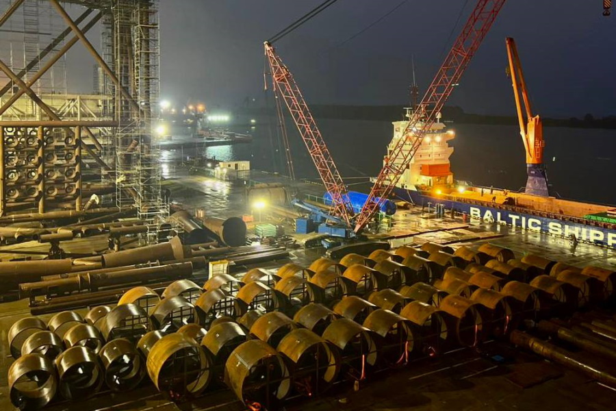 «Выигрыш в стоимости и в сроках»: в Калининградскую область доставлена сталь по Севморпути (фото)