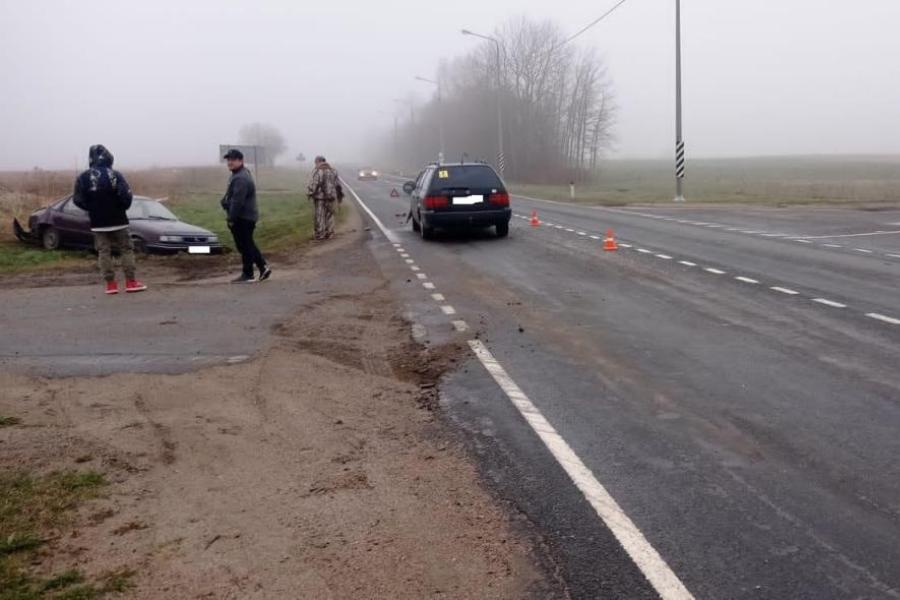 Под Талпаками на трассе столкнулись два авто, пострадала 17-летняя девушка (фото)