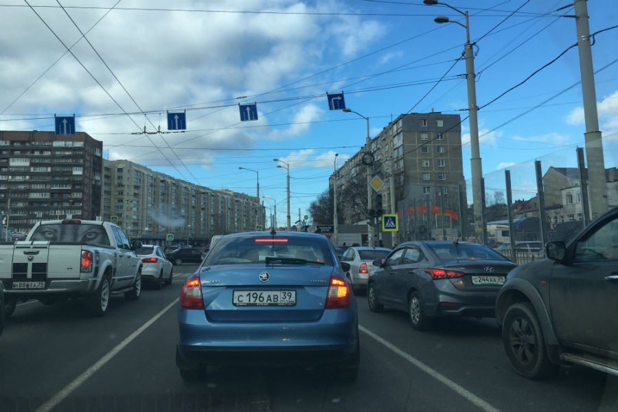 Водители вновь сообщают о неработающем светофоре на 9 Апреля (фото)