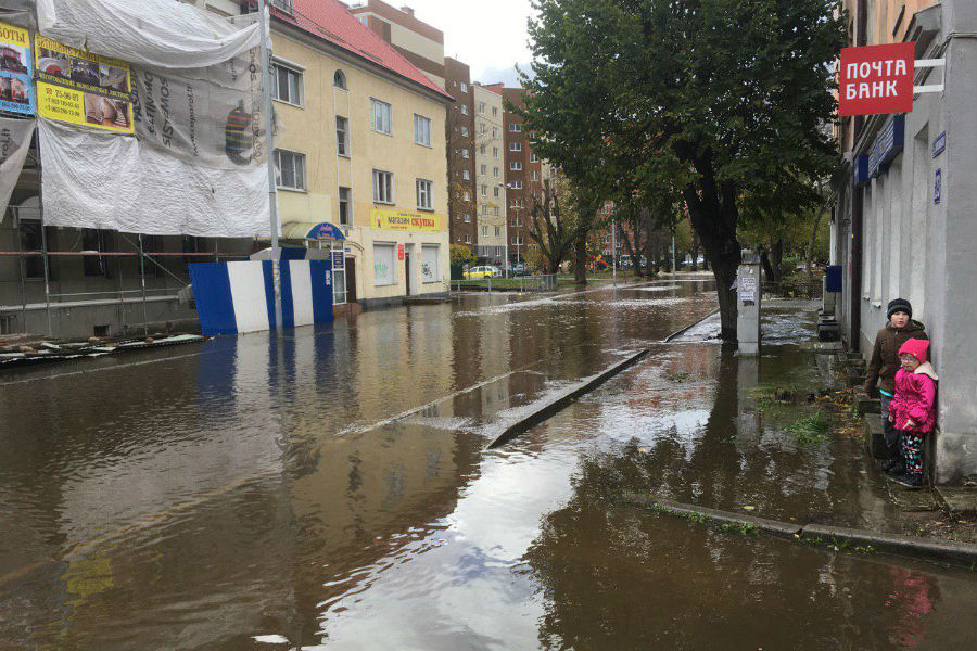 Власти Калининграда назвали причины «потопа» на городских улицах (фото)