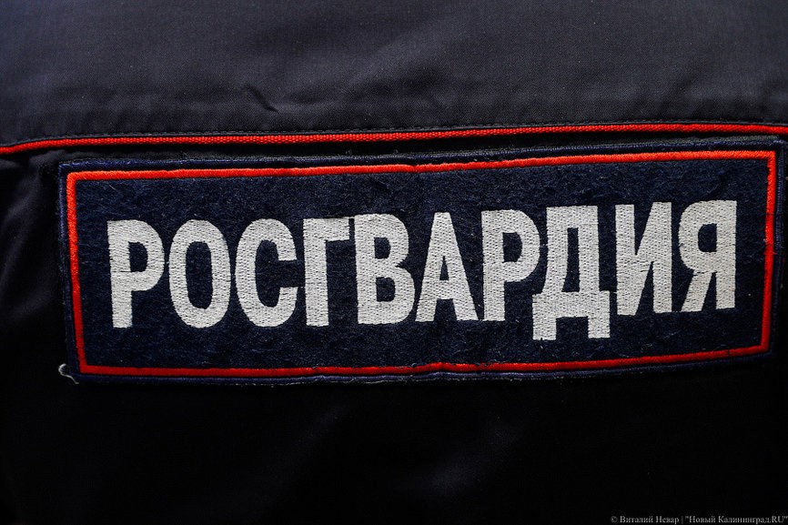На ул. Верхнеозерной злоумышленники повредили 5 припаркованных машин