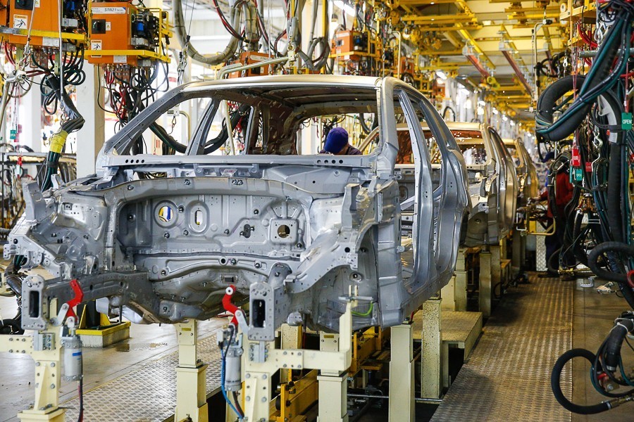 К выпускаемым в РФ авто стали выдавать электронные паспорта