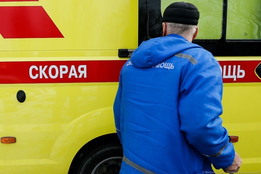 В Калининграде загорелся «Мерседес» в автосервисе, пострадал человек