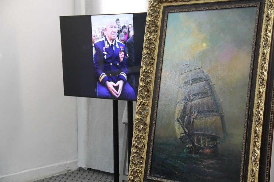 В Музее искусств открылась выставка памяти Алексея Леонова