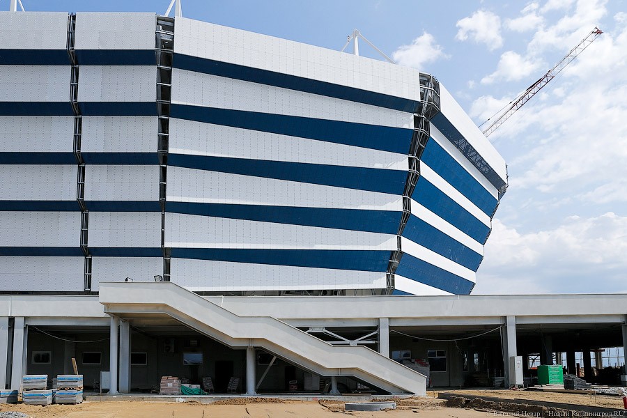 Власти региона частично приостановили контракты на работы у стадиона из-за замены ламп