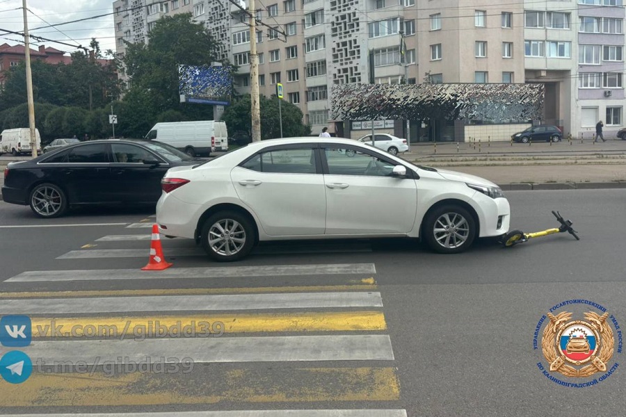 В Калининграде на ул. Шевченко в ДТП пострадал электросамокатчик