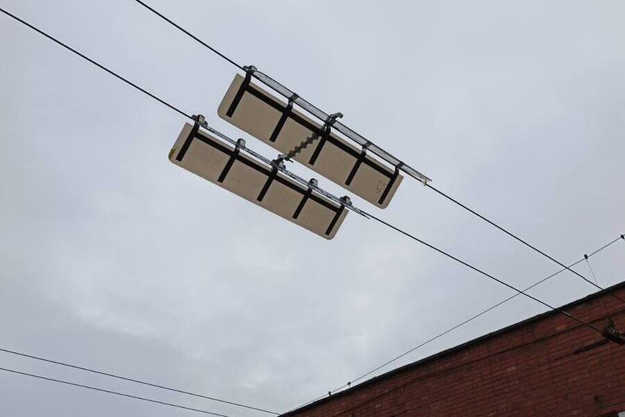 В Калининграде начали устанавливать «ловушки» для штанг новых троллейбусов (фото)