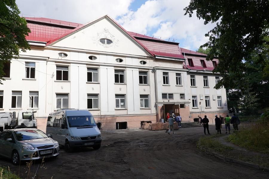 Алиханов анонсировал скорое открытие новой поликлиники на ул. Горького