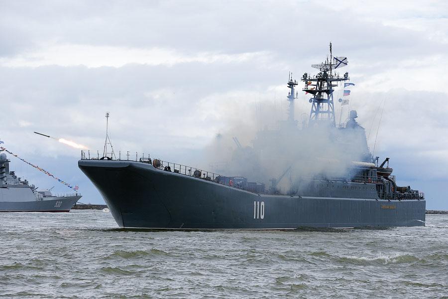 Латвийцы заметили у своих границ российские подводные лодки и военный корабль