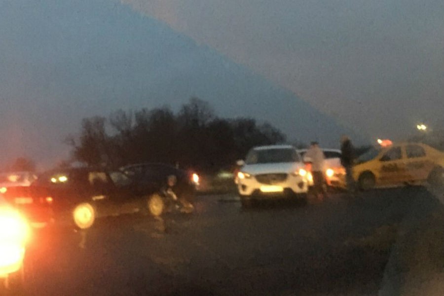 На Большой Окружной из-за ДТП собирается пробка в сторону центра города (фото)