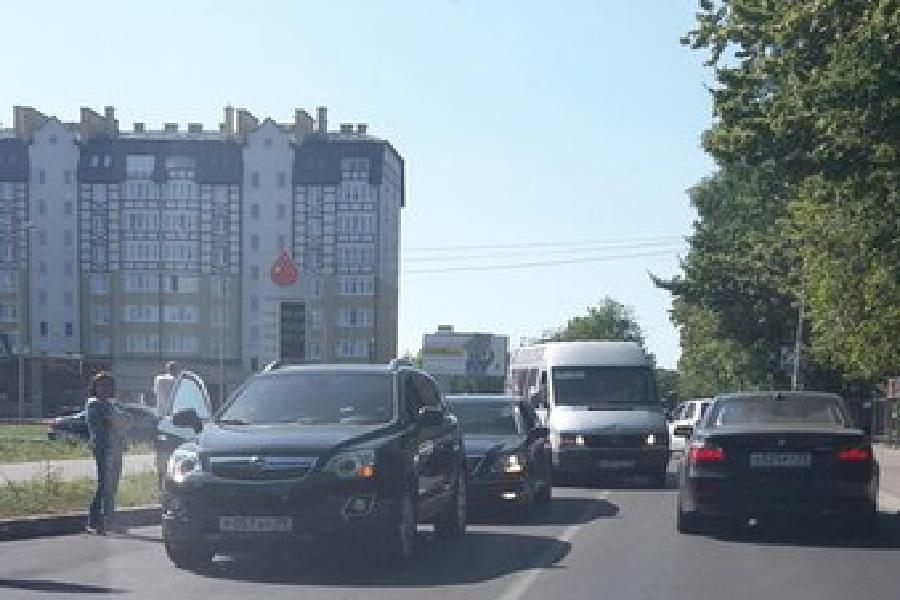 На ул. Красносельская в Калининграде затруднено движение из-за ДТП (фото)