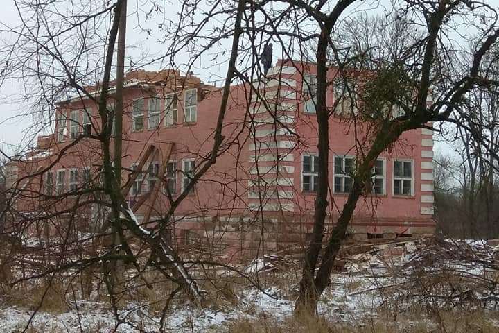 Власти Славска: здание школы в Высоком инвестор разберет не до конца