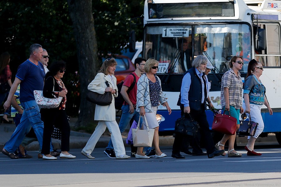 Калининградка, упавшая в автобусе, требует с перевозчика 100 тыс. руб. за моральный вред