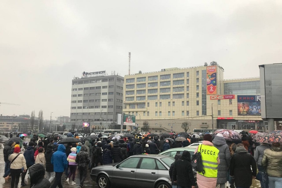 В Калининграде началось шествие в поддержку Навального (фото) (видео)