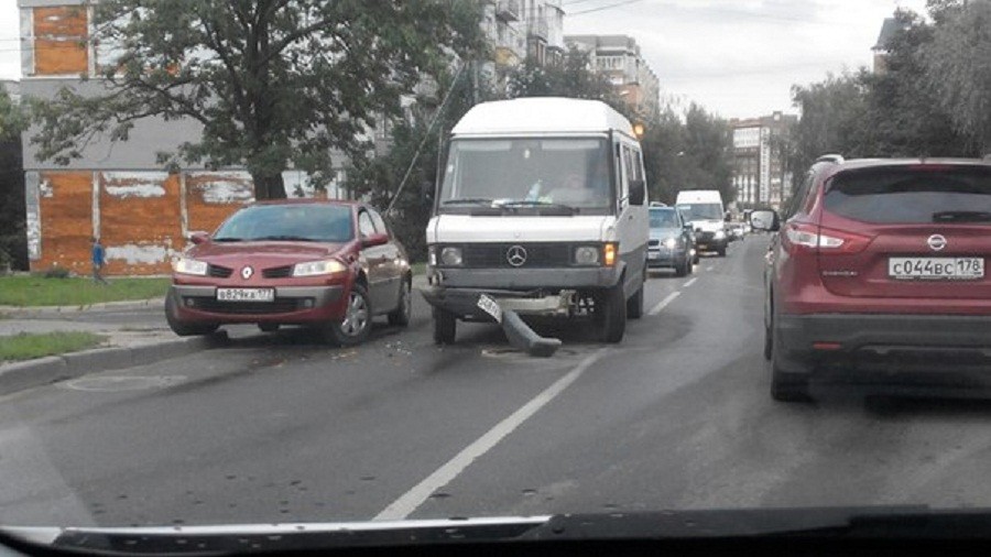 Из-за ДТП на Артиллерийской образовалась пробка в сторону Невского (фото)