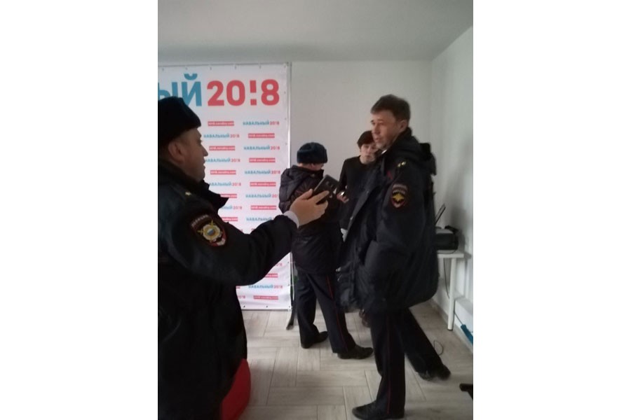 В калининградском штабе Навального вновь изымают листовки