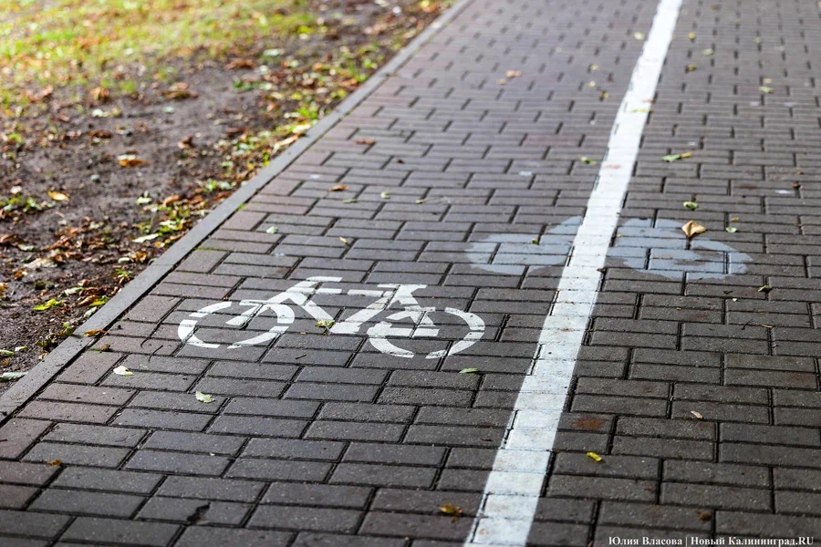 Тротуар на Дзержинского доверили компании, снявшей брусчатку на 17 перекрёстках