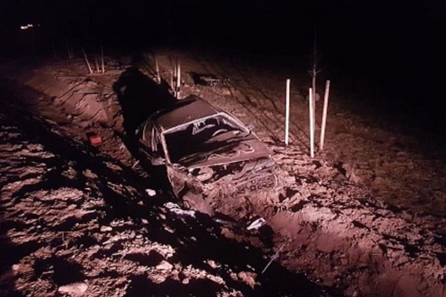 На полесской трассе «Фольксваген» перевернулся в кювет (фото)