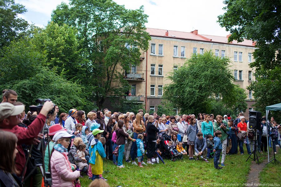 Музыка под балконом: в Калининграде прошёл фестиваль «Когда звучат улицы»