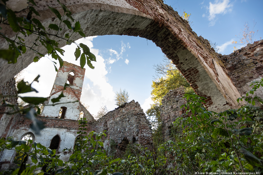 Музей древностей в Рудау: зачем калининградский промышленник арендовал орденскую кирху (фото)