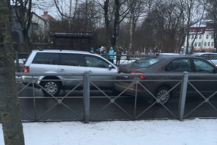 Улица Горького блокирована в одну сторону из-за ДТП (фото)