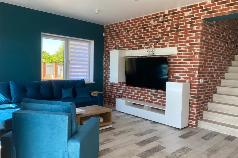 Баня на колёсах, приставка и дискошар: топ-5 дорогих домов в аренду в Янтарном (фото)